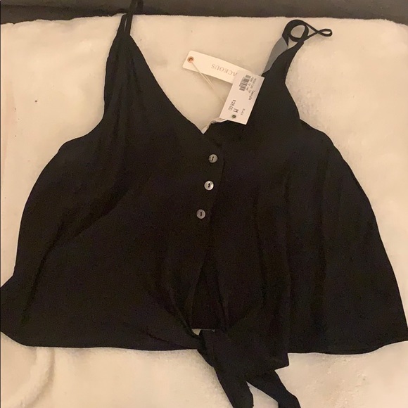 Olivaceous Tops - Black crop tank top